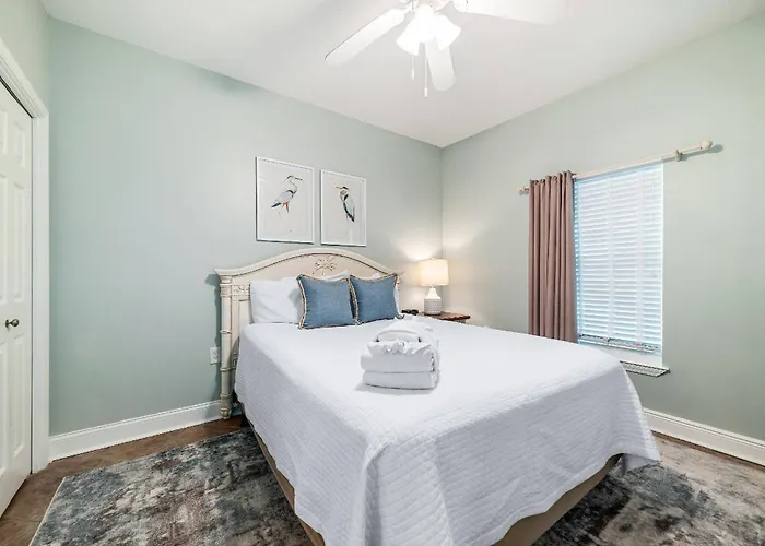 Crystal Shores 504 *